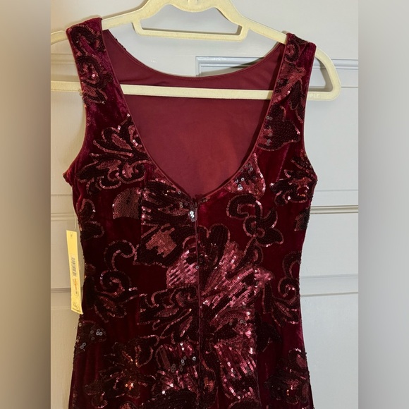 Eliza J wine long formal gown size 2. Sleeveless gown with v neck back. - Picture 3 of 12